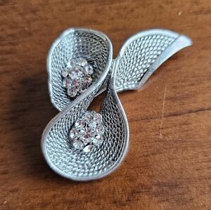 Elegant Silvertone Mesh Brooch with Crystal Accents